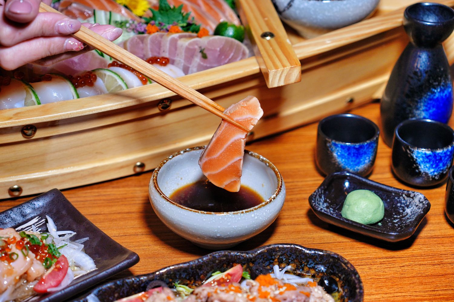 ABV日式居酒館｜林口長庚餐廳稻草燒生魚片船，帶你秒飛日本! @混血珊莎的奇幻旅程