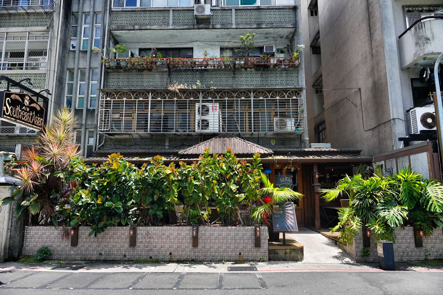 ABV南洋餐酒館｜台北平價早午餐只要 339 元，附咖椰吐司跟飲料! @混血珊莎的奇幻旅程
