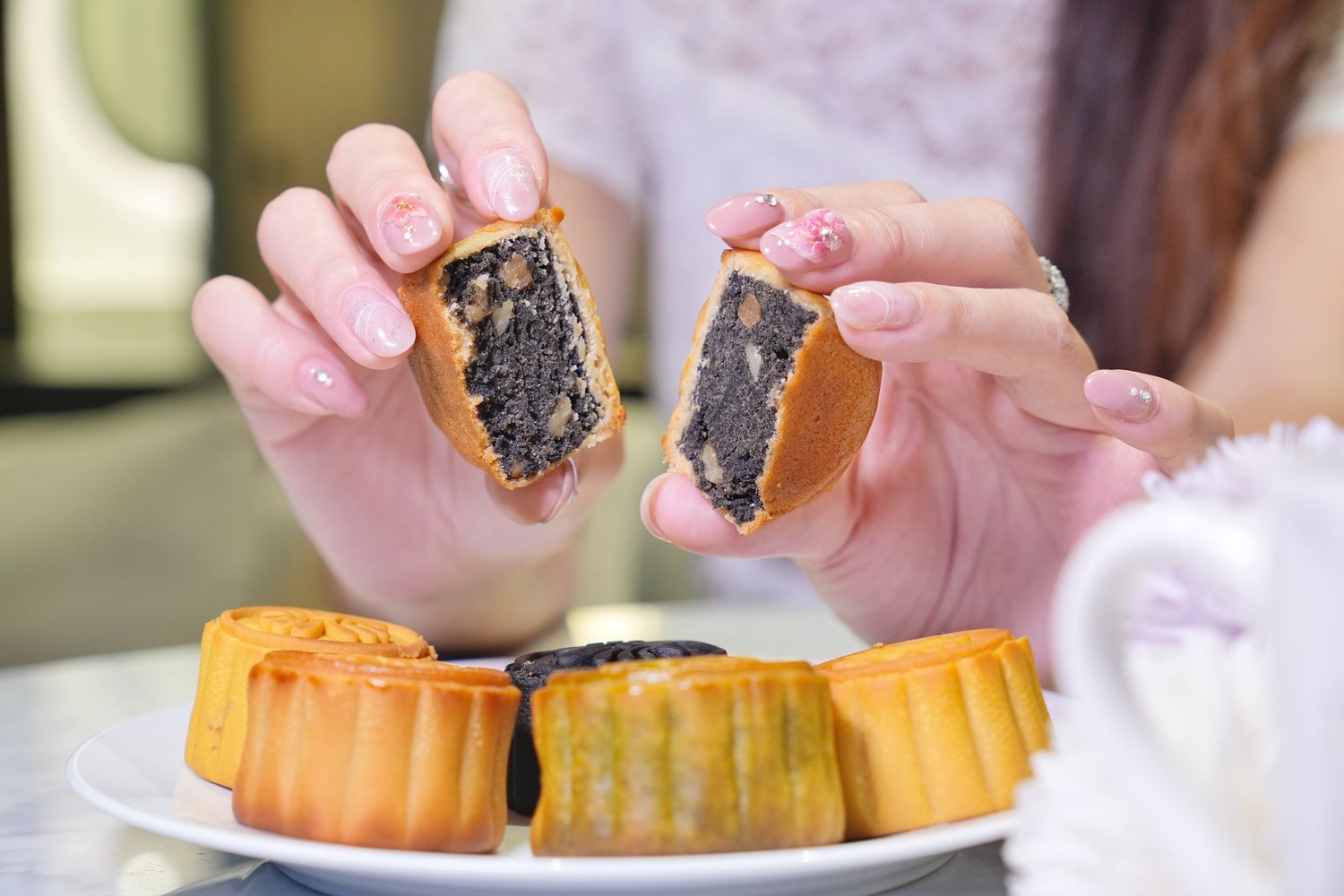 漢來情月中秋月餅禮盒｜漢來大飯店中秋送禮推薦，早鳥搶訂享優惠跟免運! @混血珊莎的奇幻旅程