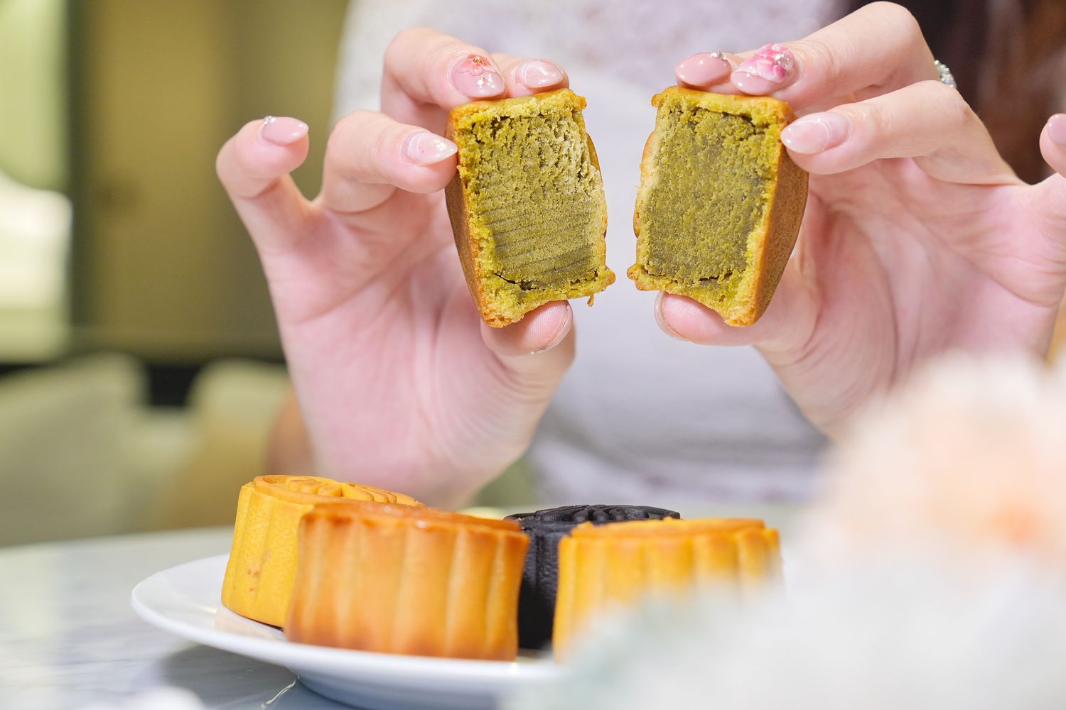 漢來情月中秋月餅禮盒｜漢來大飯店中秋送禮推薦，早鳥搶訂享優惠跟免運! @混血珊莎的奇幻旅程