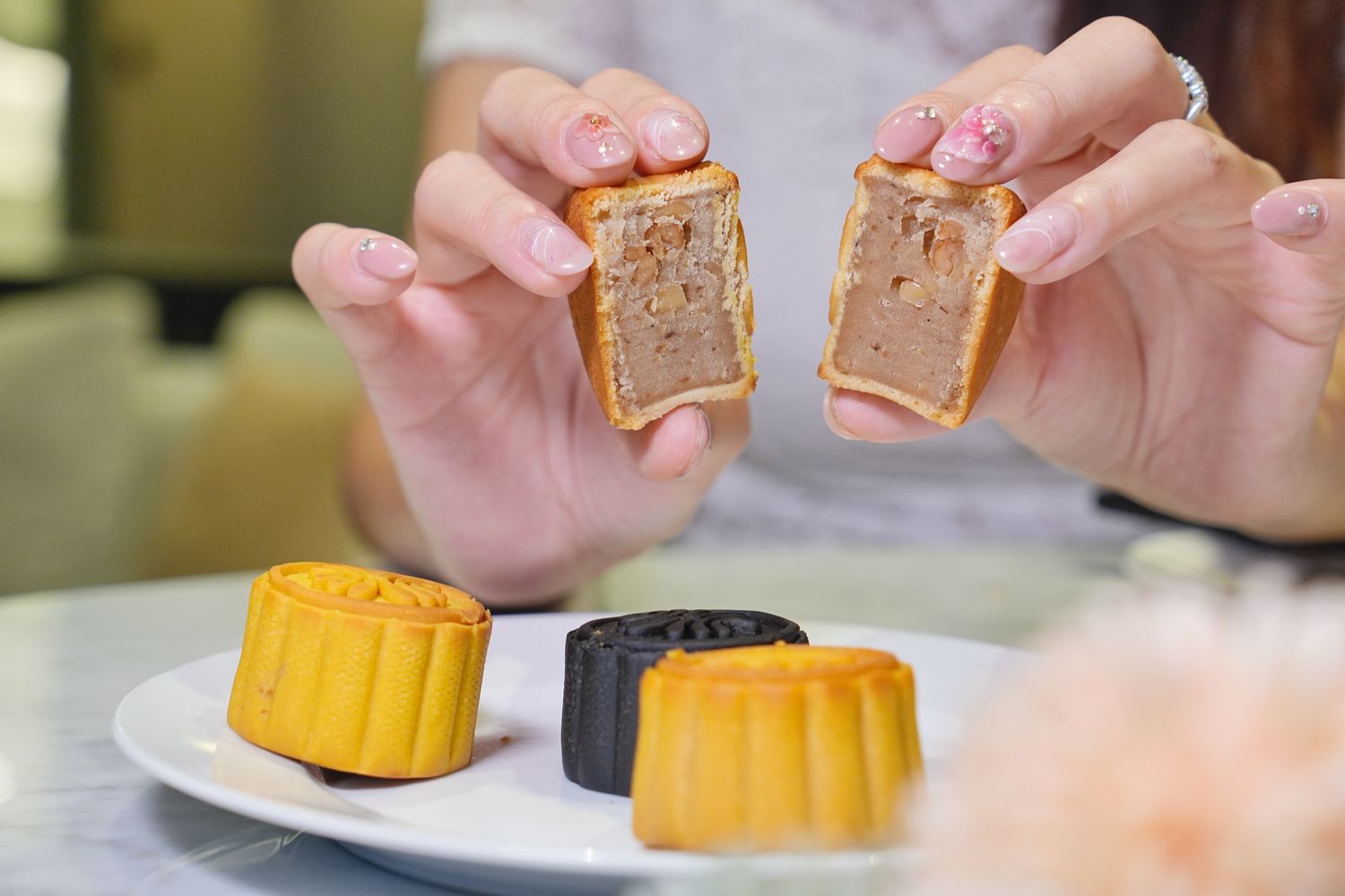 漢來情月中秋月餅禮盒｜漢來大飯店中秋送禮推薦，早鳥搶訂享優惠跟免運! @混血珊莎的奇幻旅程