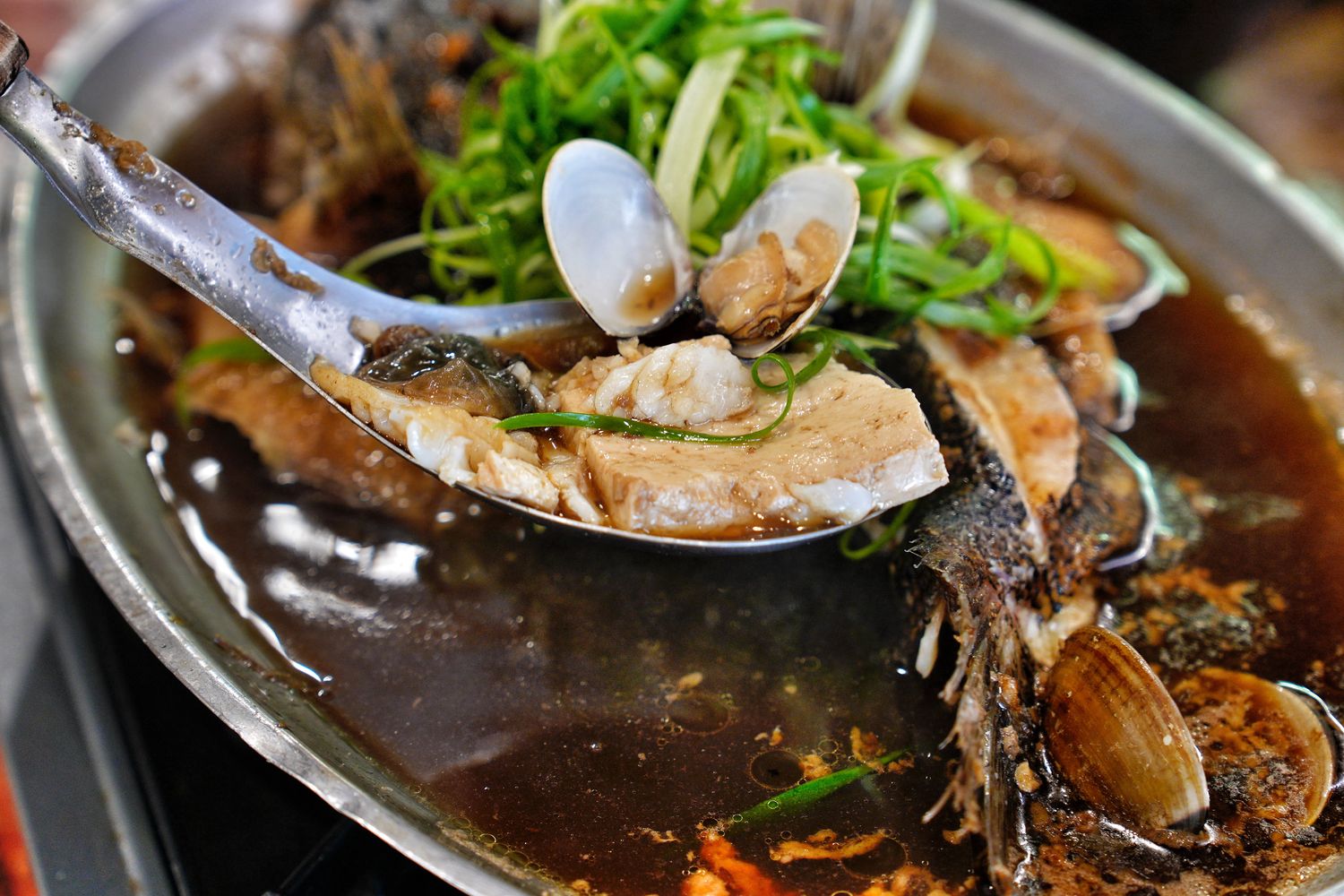 日月潭新山味邵族風味餐廳｜傳承三代老店水社碼頭美食! @混血珊莎的奇幻旅程