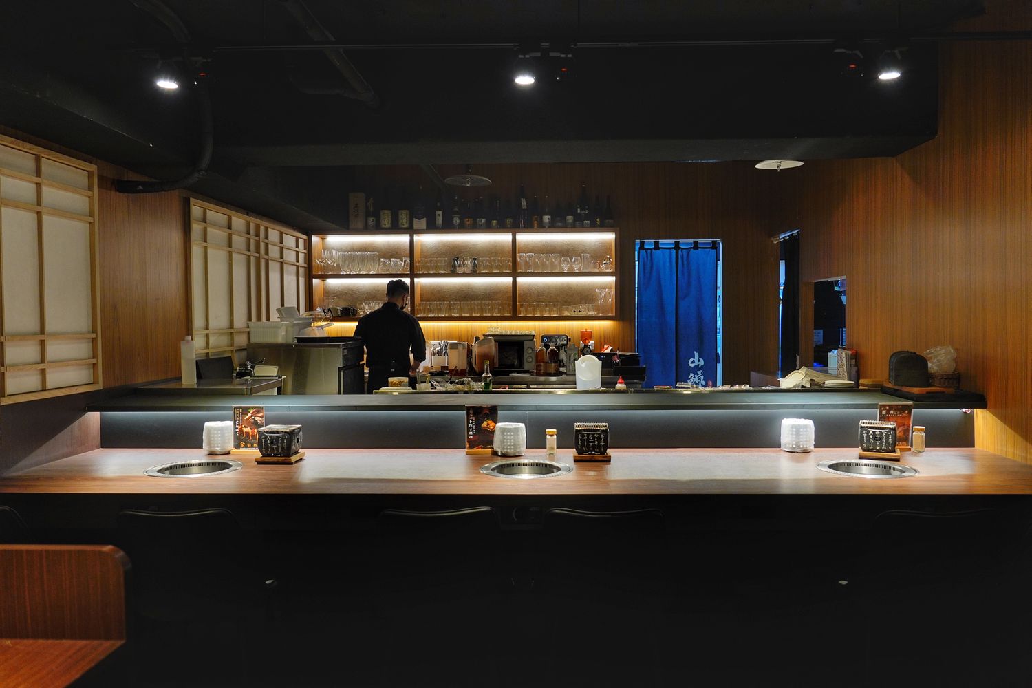 山鯨燒肉西屯店｜夢幻和牛寶箱，京都風慶生約會浪漫爆表! @混血珊莎的奇幻旅程