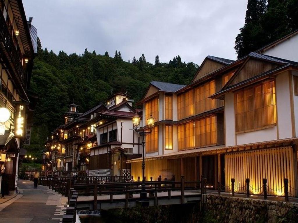 【2025銀山溫泉住宿】精選 10 間銀山溫泉飯店，泡湯賞雪好愜意!! @混血珊莎的奇幻旅程
