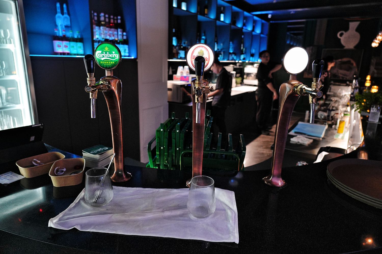 8+9吧食酒音樂餐廳｜新開幕台中南屯餐酒館，美食餐廳推薦，live band樂團嗨整晚！ @混血珊莎的奇幻旅程
