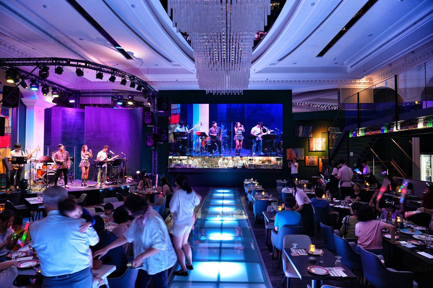 8+9吧食酒音樂餐廳｜新開幕台中南屯餐酒館，美食餐廳推薦，live band樂團嗨整晚！ @混血珊莎的奇幻旅程