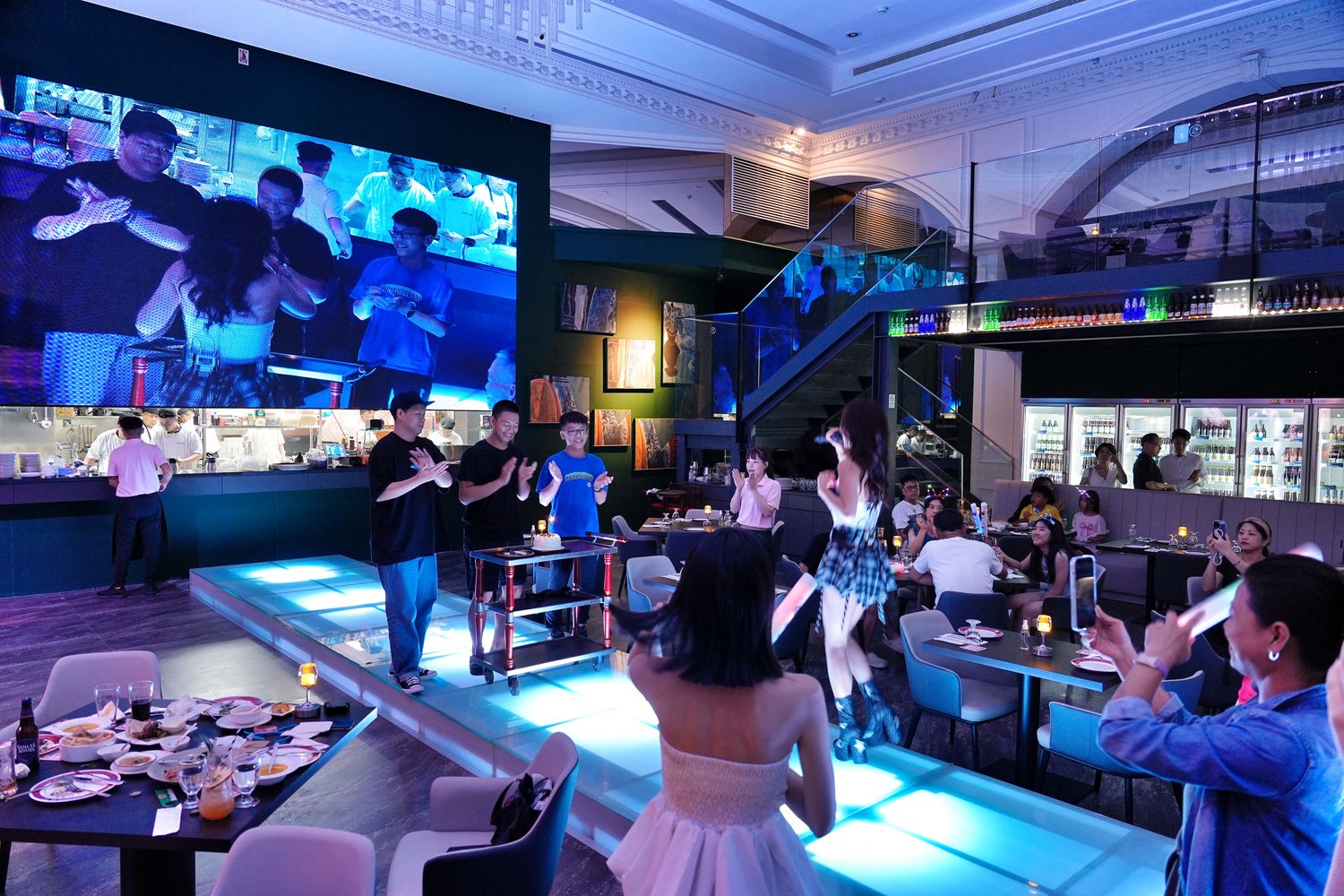 8+9吧食酒音樂餐廳｜新開幕台中南屯餐酒館，美食餐廳推薦，live band樂團嗨整晚！ @混血珊莎的奇幻旅程