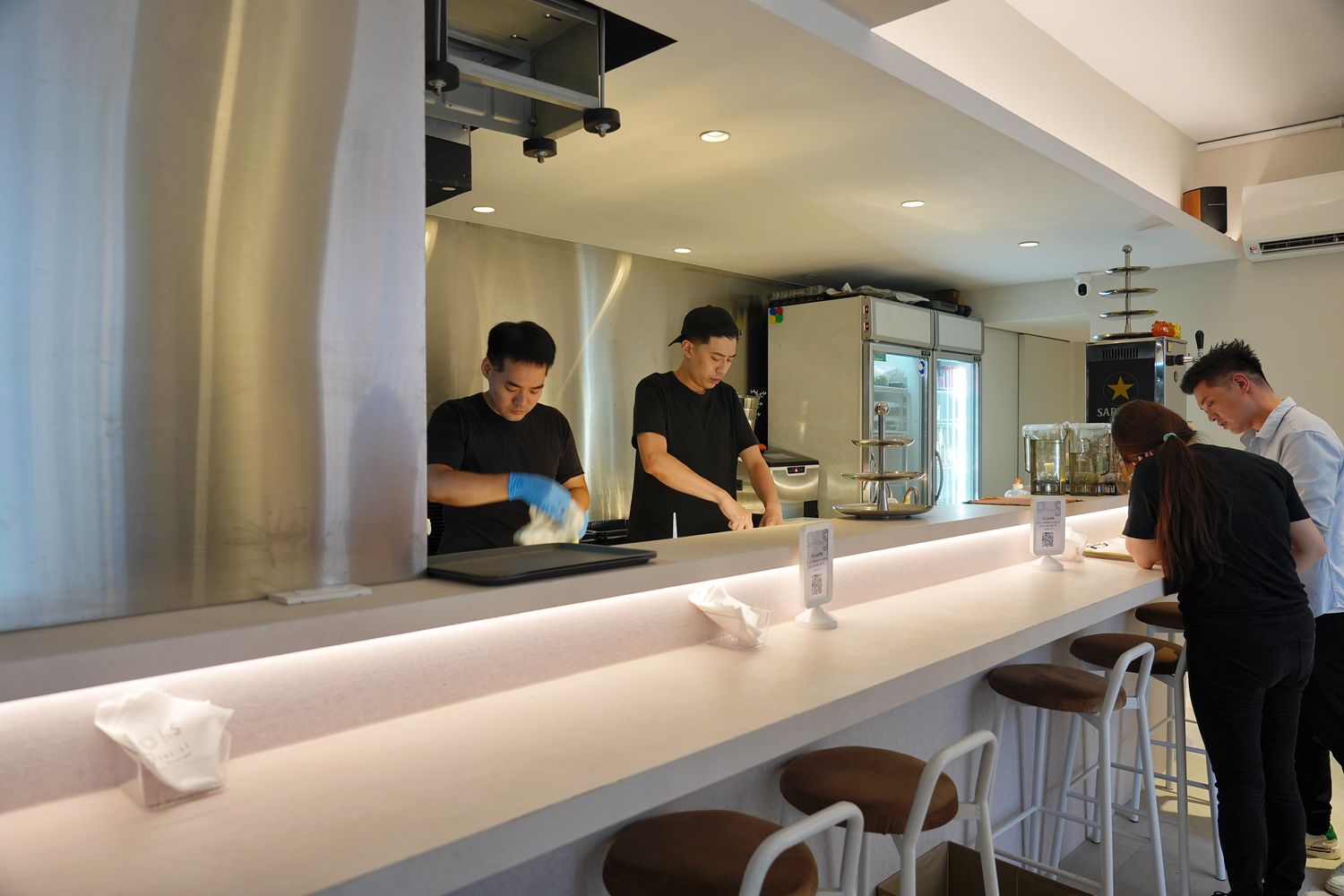 she&#8217;ll oyster bar 敘｜浮誇系台北生蠔塔， 1 顆只要 88 元起! @混血珊莎的奇幻旅程
