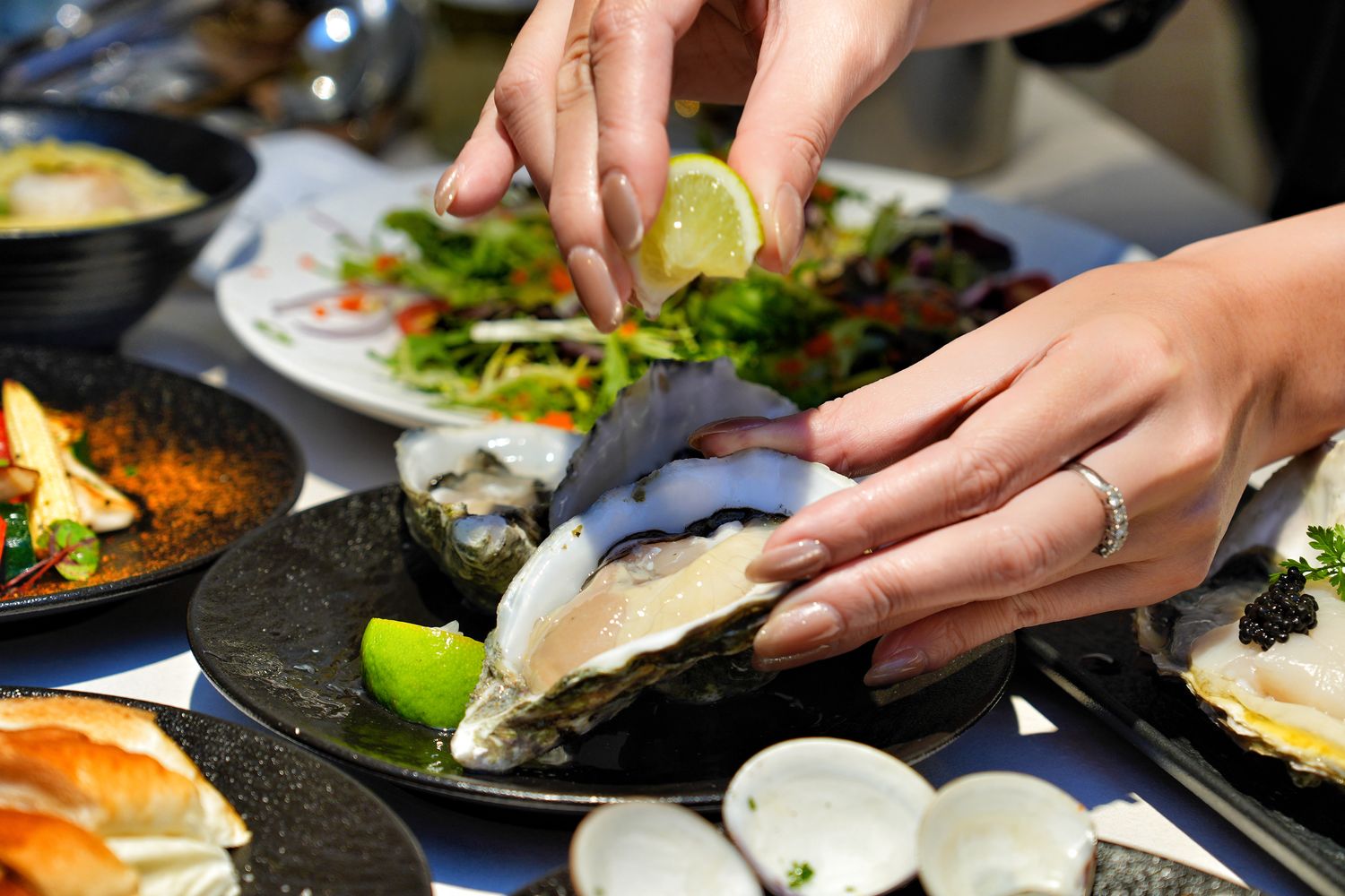 she&#8217;ll oyster bar 敘｜浮誇系台北生蠔塔， 1 顆只要 88 元起! @混血珊莎的奇幻旅程