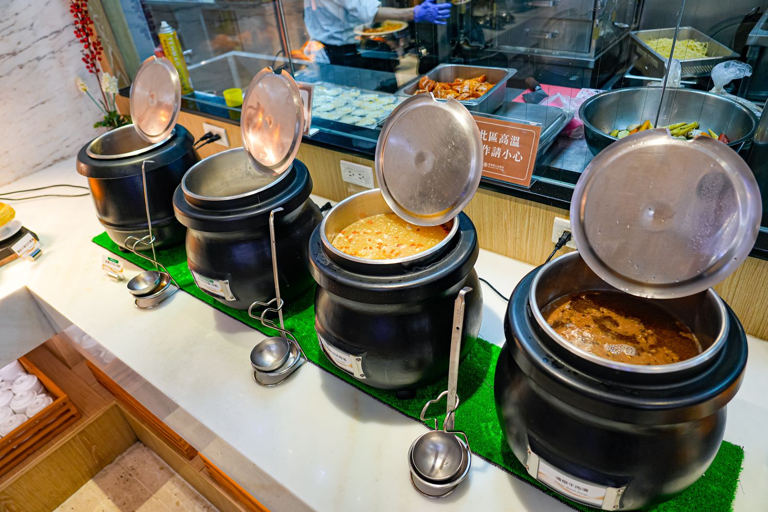 宜蘭礁溪美食|葛瑪蘭之星自助餐星苑餐廳:高CP值海陸百匯,現流海鮮、螃蟹任你吃! @混血珊莎的奇幻旅程 宜蘭礁溪美食|葛瑪蘭之星自助餐星苑餐廳:高CP值海陸百匯,現流海鮮、螃蟹任你吃! @混血珊莎的奇幻旅程