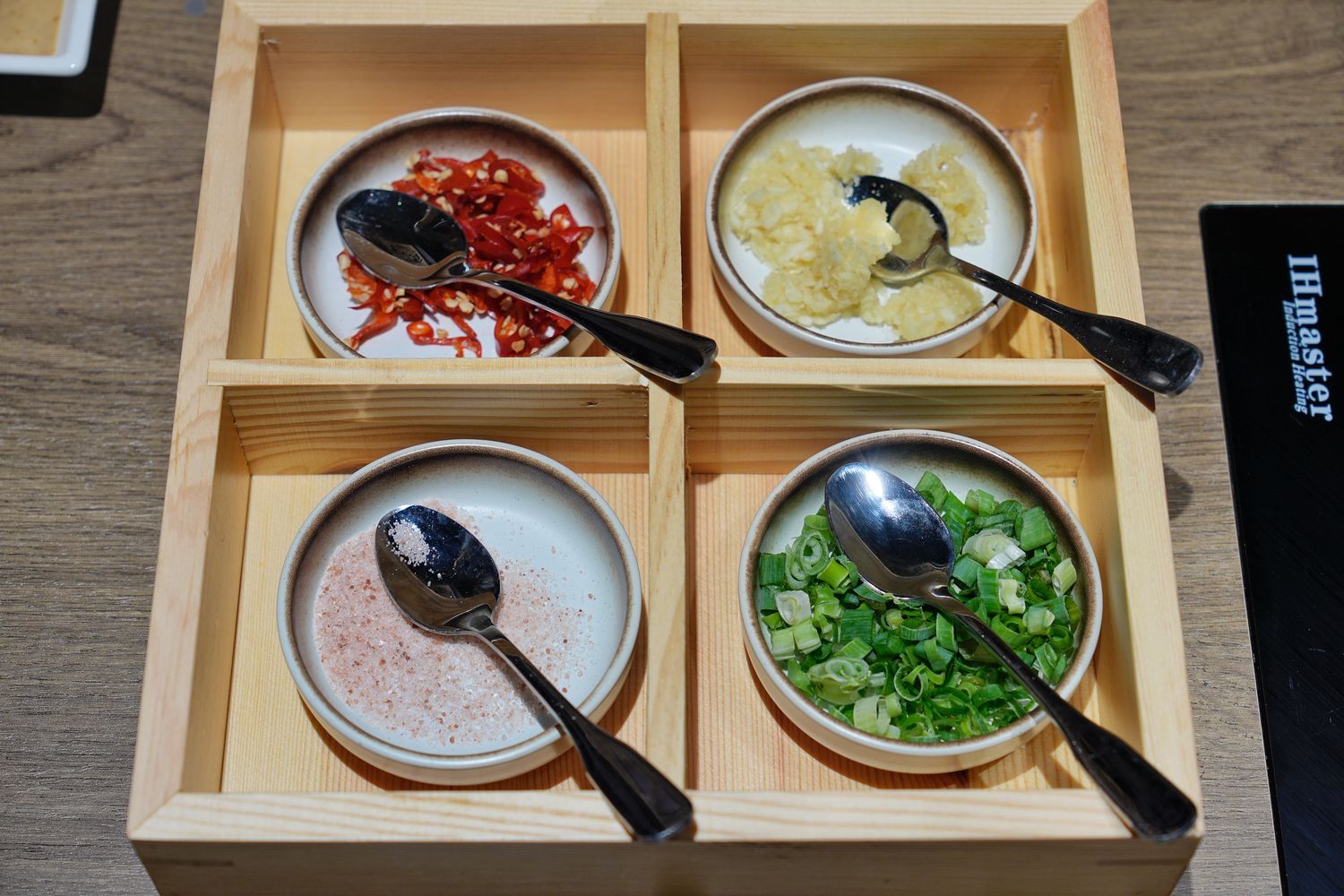 中山區火鍋｜星曜雞湯，新開幕欣欣百貨餐廳，雞湯界LV華麗登場! @混血珊莎的奇幻旅程