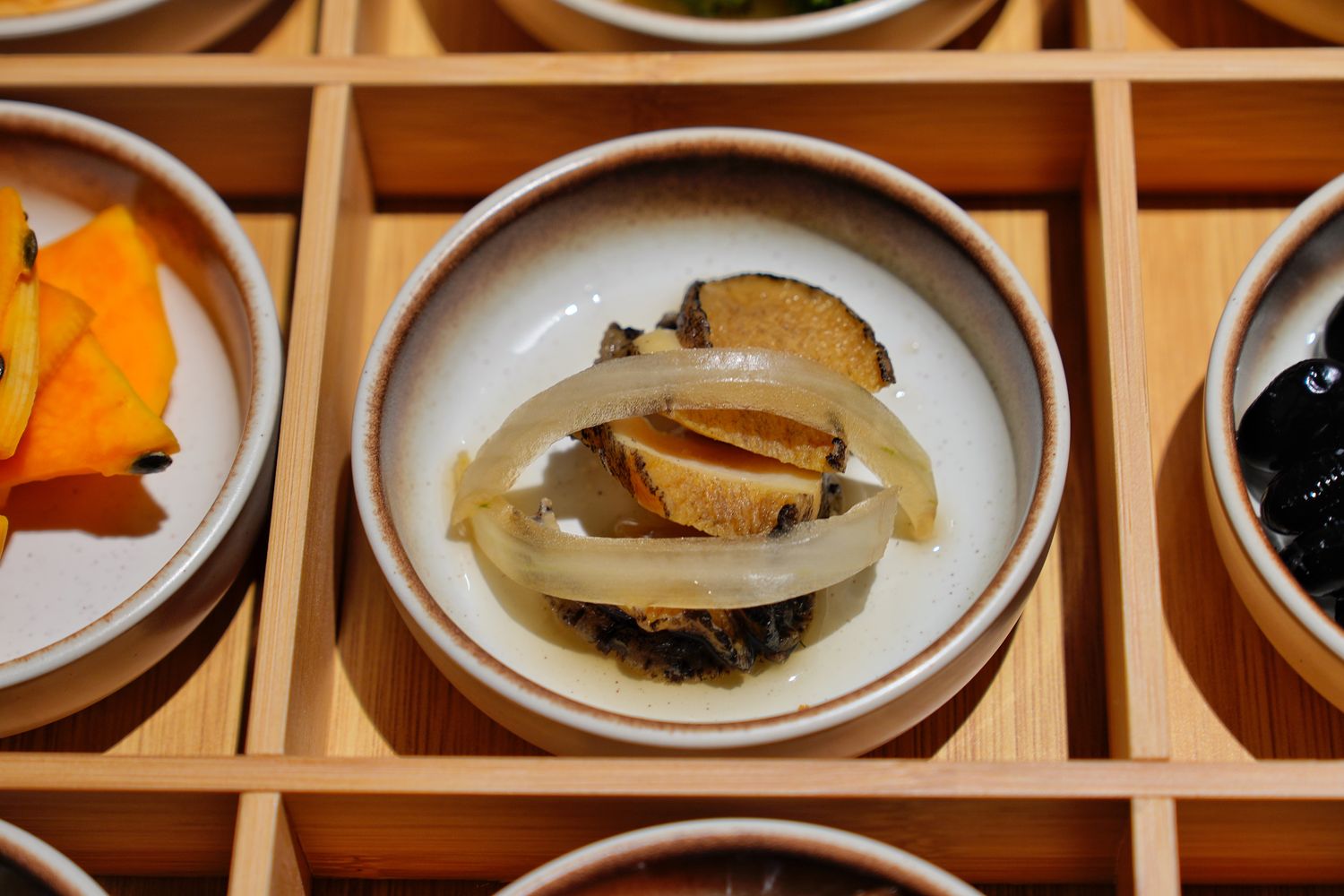 中山區火鍋｜星曜雞湯，新開幕欣欣百貨餐廳，雞湯界LV華麗登場! @混血珊莎的奇幻旅程