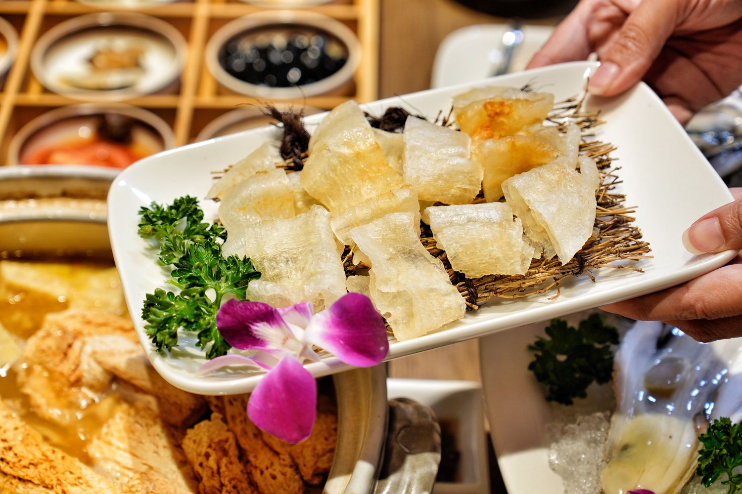 中山區火鍋|星曜雞湯,新開幕欣欣百貨餐廳,雞湯界LV華麗登場! @混血珊莎的奇幻旅程 中山區火鍋|星曜雞湯,新開幕欣欣百貨餐廳,雞湯界LV華麗登場! @混血珊莎的奇幻旅程