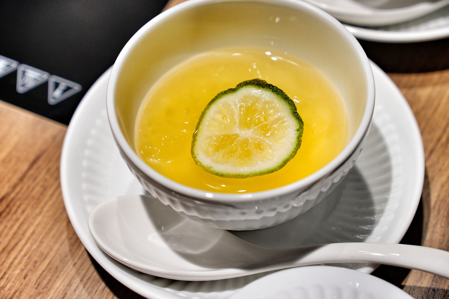 中山區火鍋｜星曜雞湯，新開幕欣欣百貨餐廳，雞湯界LV華麗登場! @混血珊莎的奇幻旅程