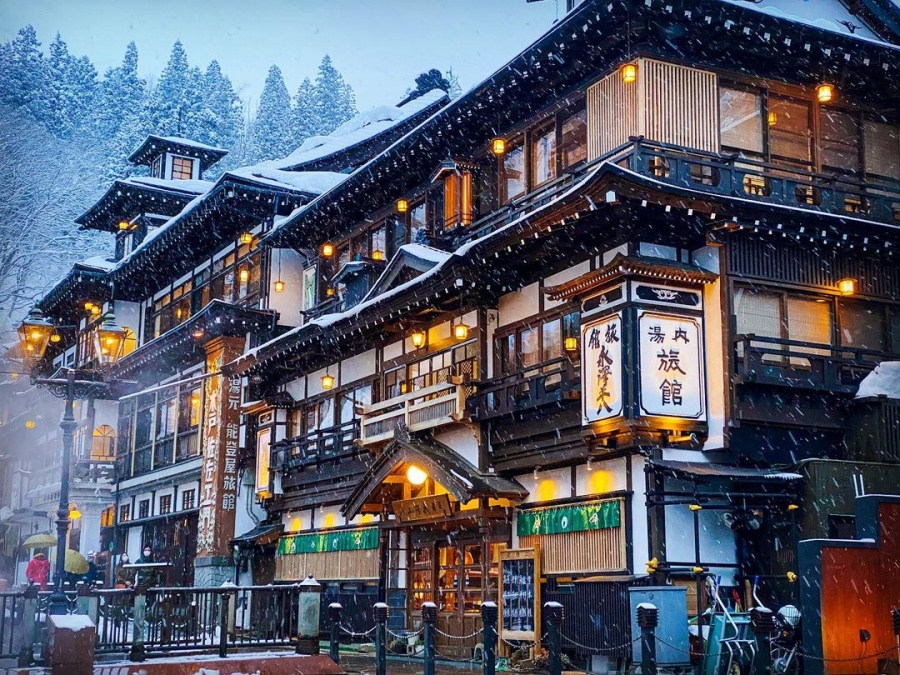 【2025銀山溫泉住宿】精選 10 間銀山溫泉飯店，泡湯賞雪好愜意!! @混血珊莎的奇幻旅程