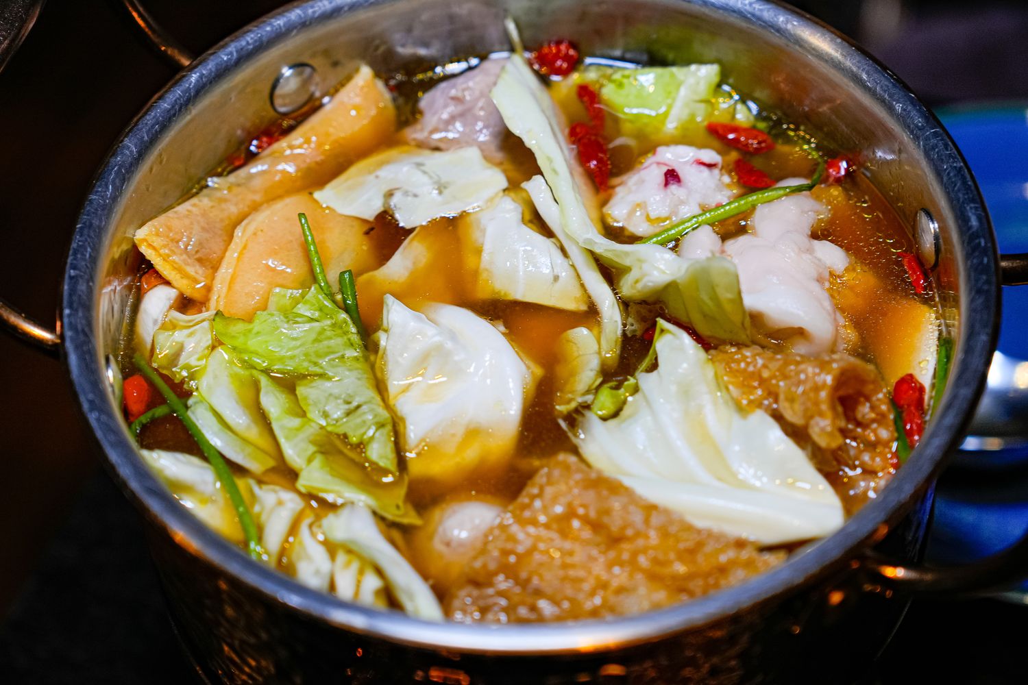 萬華火鍋｜台北凱達大飯店 Bar 98，火鍋百鮮打邊爐，自助吧吃到飽! @混血珊莎的奇幻旅程
