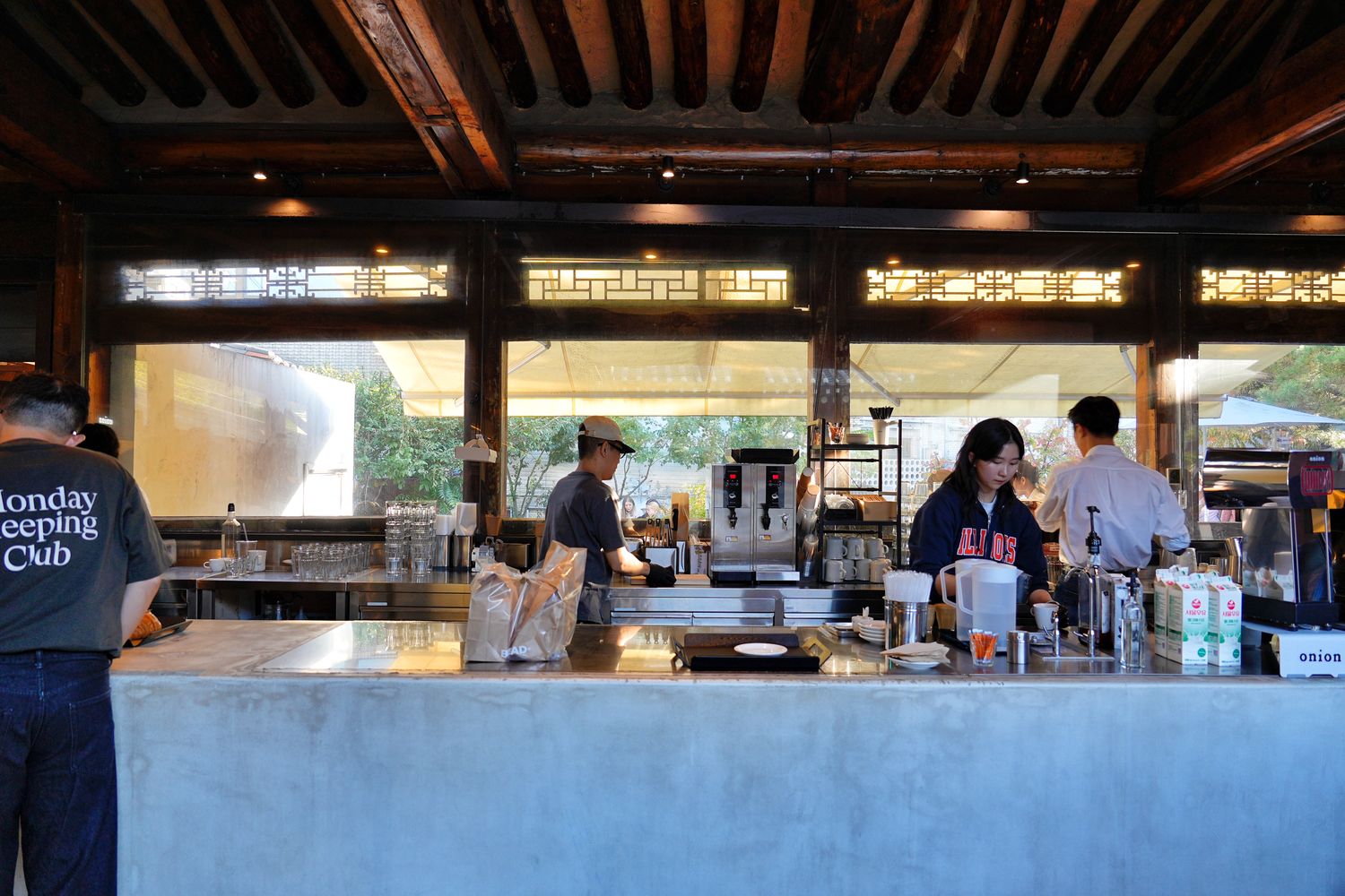 Cafe Onion Anguk|首爾安國站美食，IG打卡韓屋咖啡廳! @混血珊莎的奇幻旅程