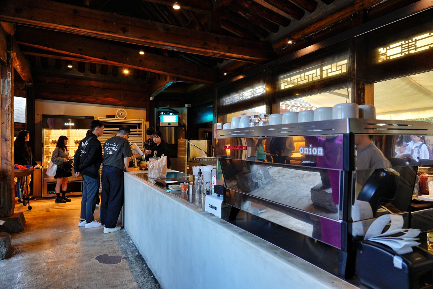 Cafe Onion Anguk|首爾安國站美食，IG打卡韓屋咖啡廳! @混血珊莎的奇幻旅程