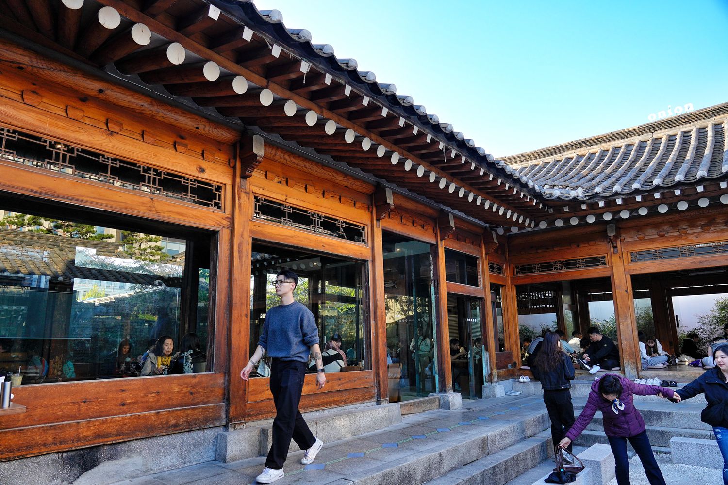Cafe Onion Anguk|首爾安國站美食，IG打卡韓屋咖啡廳! @混血珊莎的奇幻旅程