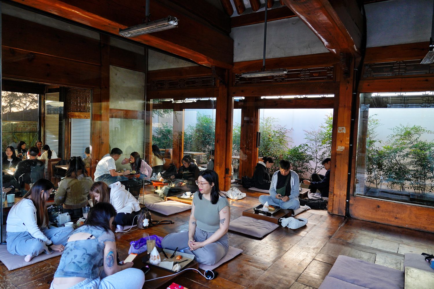 Cafe Onion Anguk|首爾安國站美食，IG打卡韓屋咖啡廳! @混血珊莎的奇幻旅程