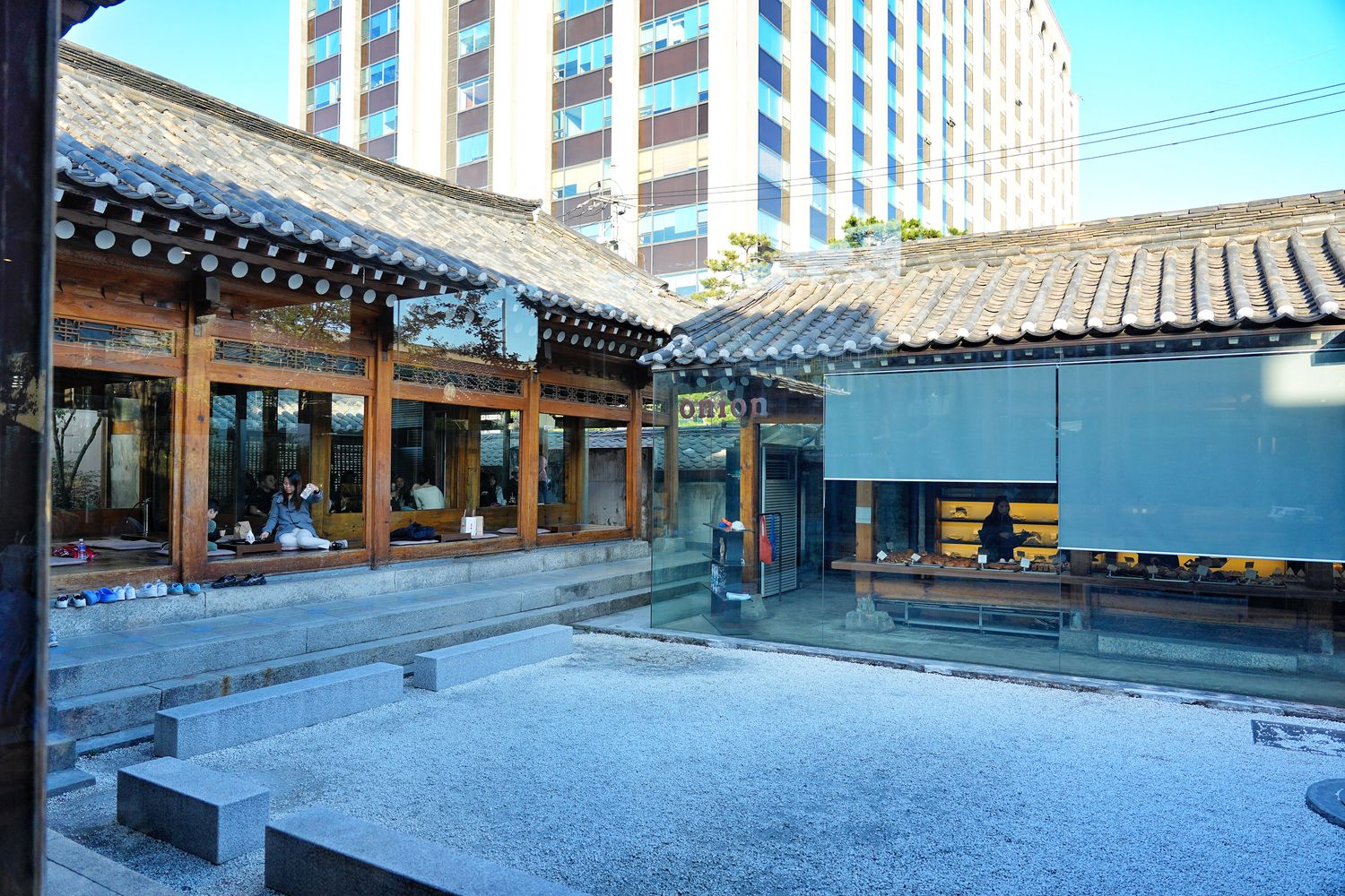 Cafe Onion Anguk|首爾安國站美食，IG打卡韓屋咖啡廳! @混血珊莎的奇幻旅程