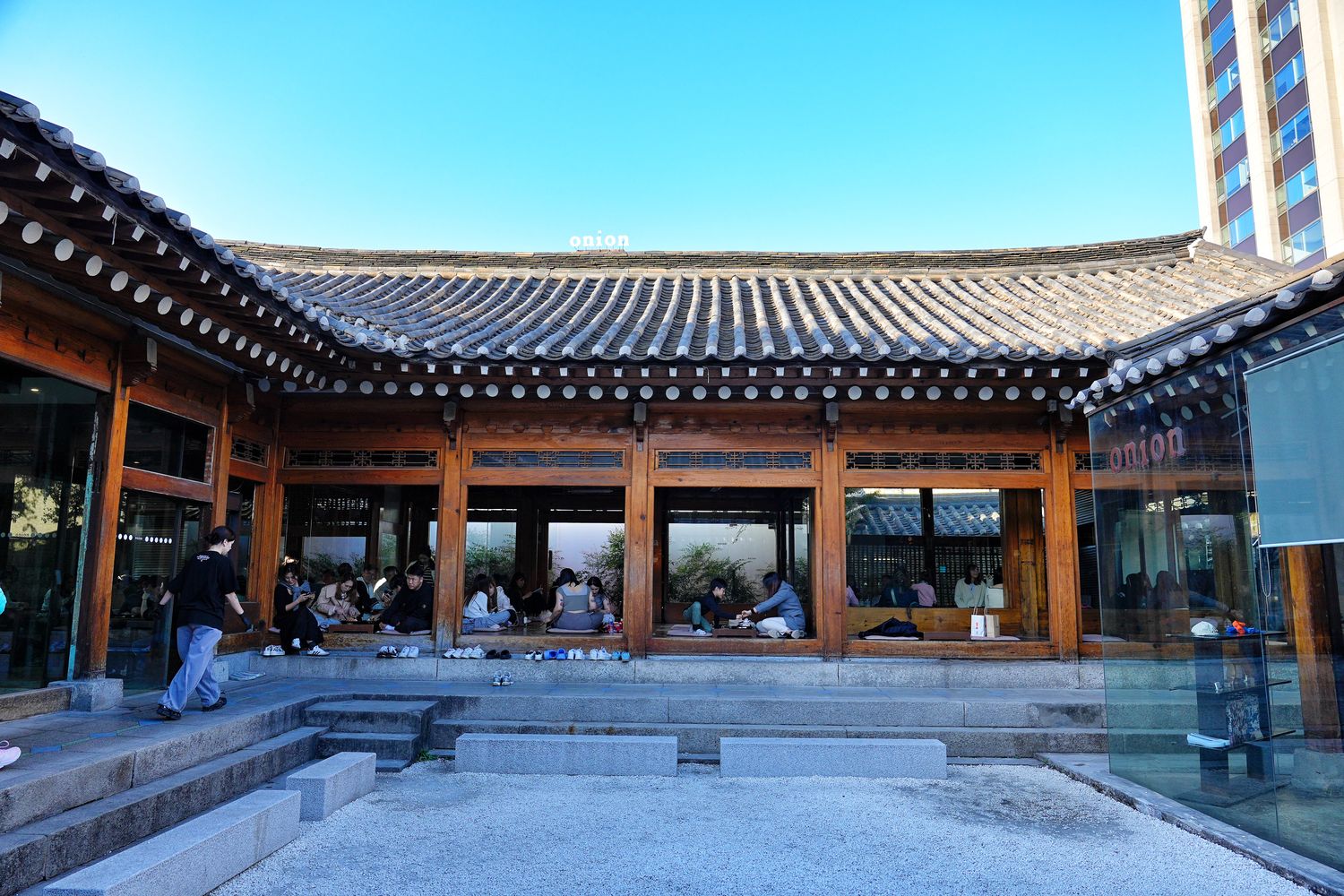 Cafe Onion Anguk|首爾安國站美食，IG打卡韓屋咖啡廳! @混血珊莎的奇幻旅程