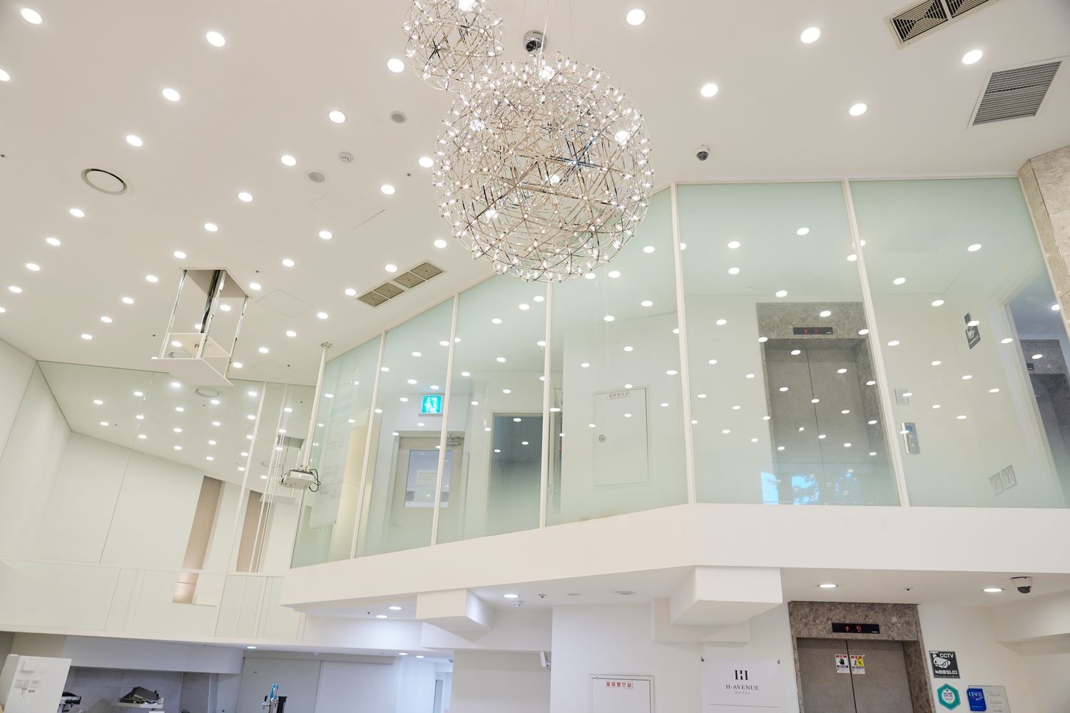 梨大新村H大道飯店(H Avenue Hotel Idae Sinchon)｜入住一晚每人不用 1000 元! @混血珊莎的奇幻旅程