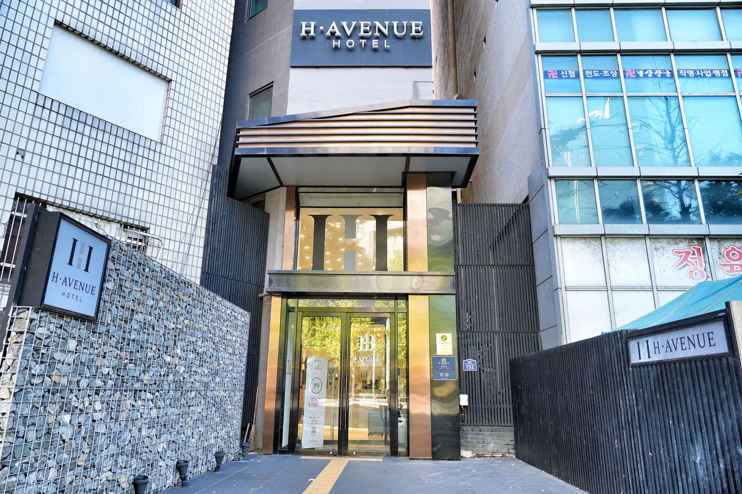 梨大新村H大道飯店(H Avenue Hotel Idae Sinchon)｜入住一晚每人不用 1000 元! @混血珊莎的奇幻旅程