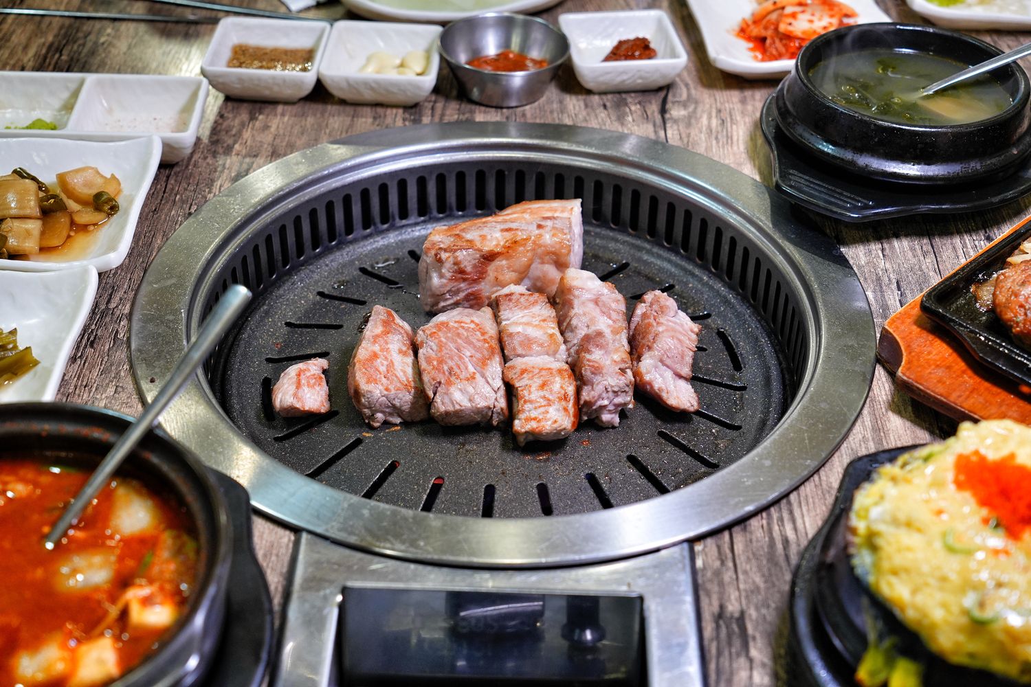 853韓式燒烤餐廳|仁寺洞美食推薦，傳統韓屋排隊名店! @混血珊莎的奇幻旅程