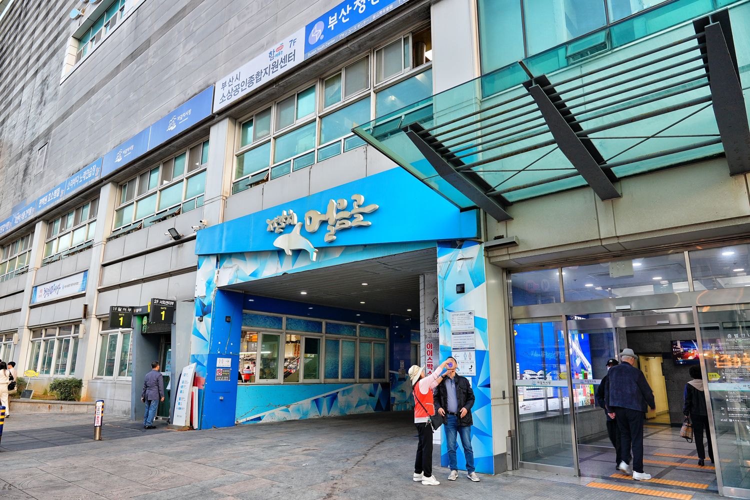 札嘎其市場｜必吃新鮮水產跟松葉蟹，中文店家點餐攻略! @混血珊莎的奇幻旅程