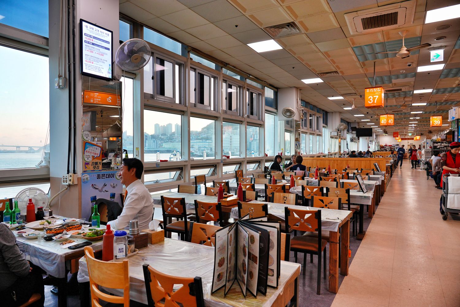 札嘎其市場｜必吃新鮮水產跟松葉蟹，中文店家點餐攻略! @混血珊莎的奇幻旅程