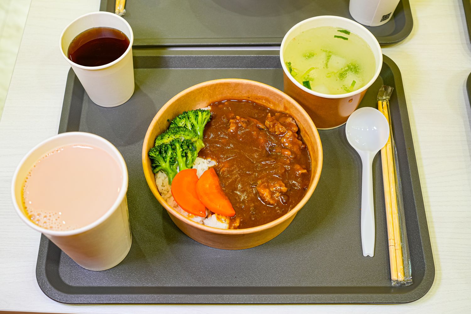 小鹿亭｜公館咖哩飯日式丼飯烏龍麵平價首選，近台大師大! @混血珊莎的奇幻旅程
