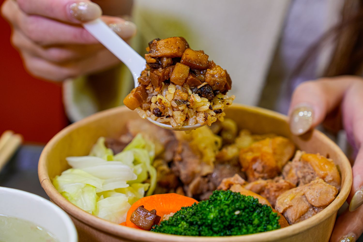 小鹿亭｜公館咖哩飯日式丼飯烏龍麵平價首選，近台大師大! @混血珊莎的奇幻旅程