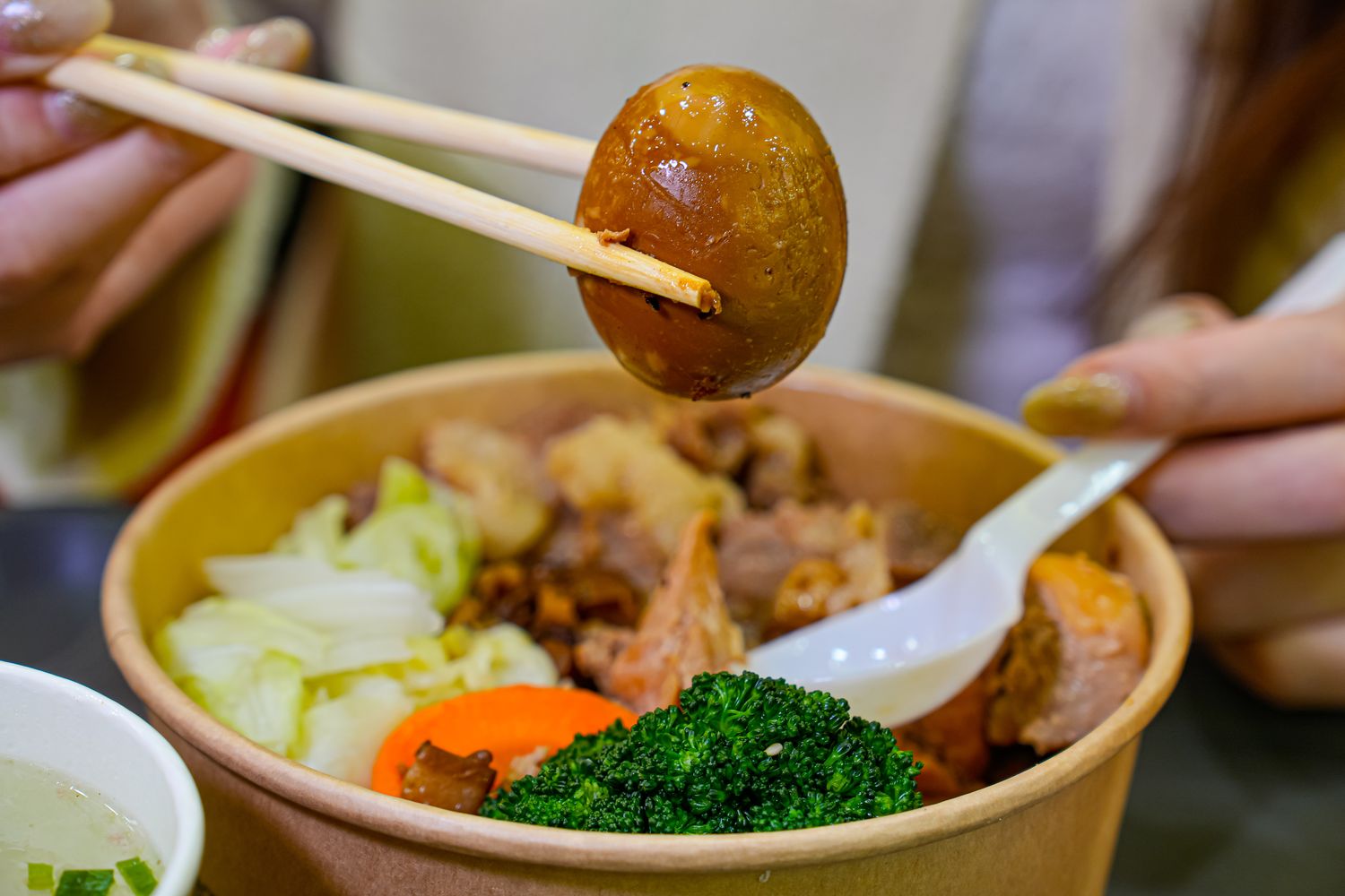 小鹿亭｜公館咖哩飯日式丼飯烏龍麵平價首選，近台大師大! @混血珊莎的奇幻旅程