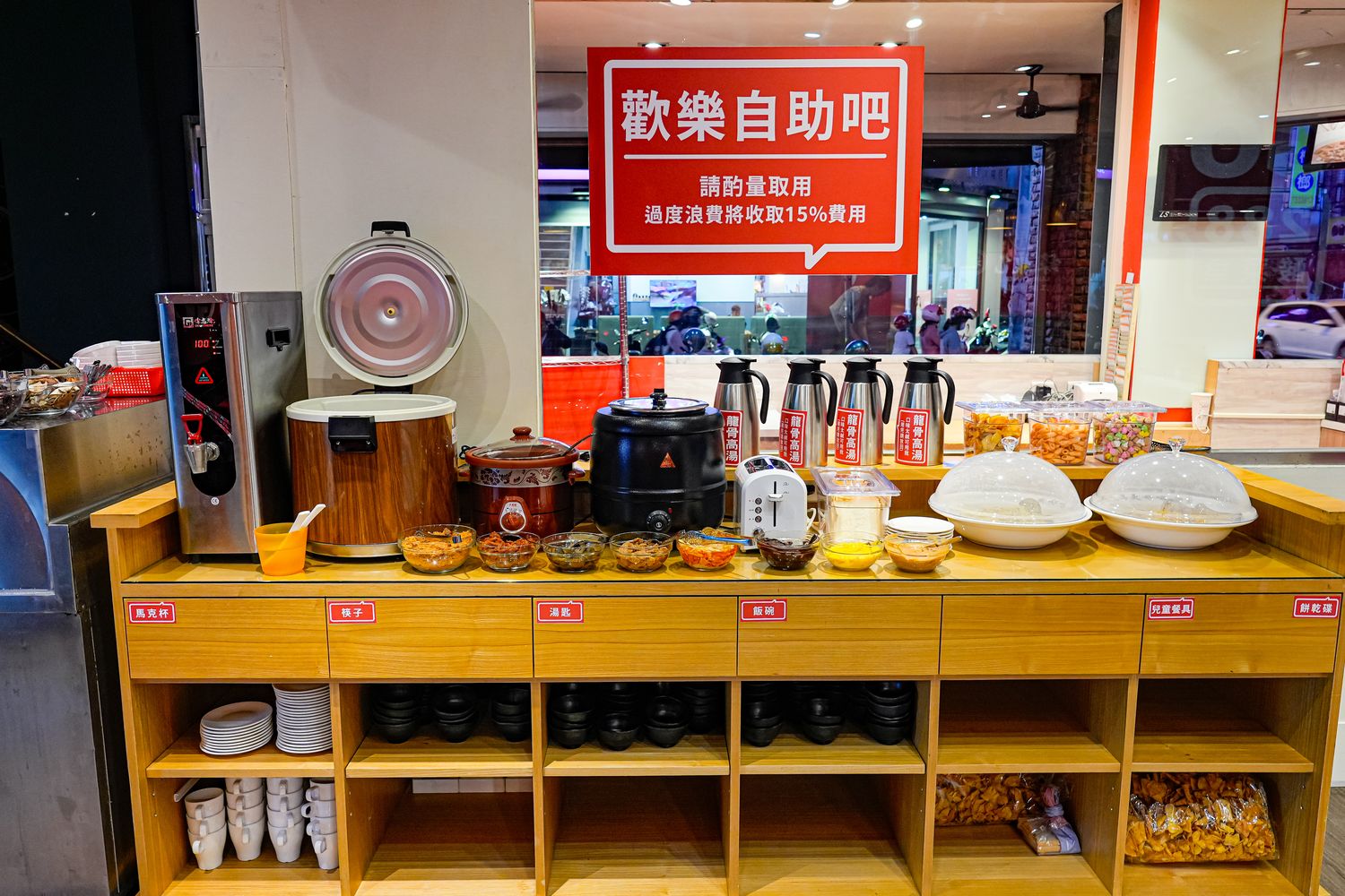 錄鼎記酸菜魚 屏東店|新開幕屏東酸菜魚， 288 元起自助吧吃到飽! @混血珊莎的奇幻旅程