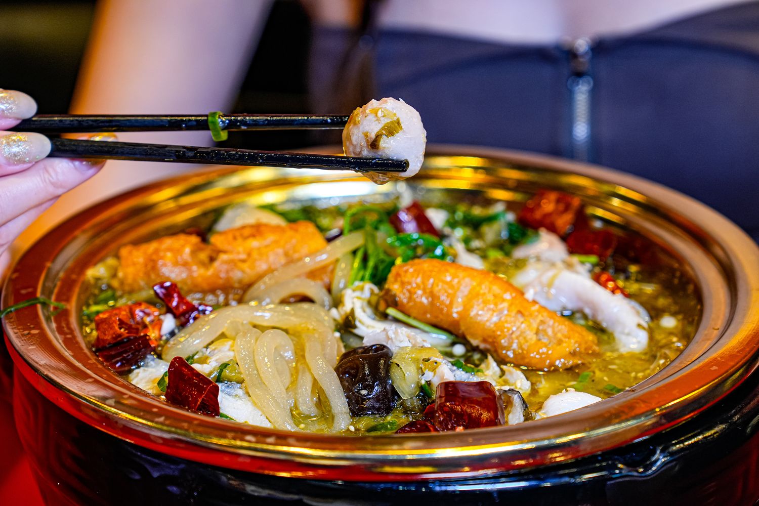 錄鼎記酸菜魚 屏東店|新開幕屏東酸菜魚， 288 元起自助吧吃到飽! @混血珊莎的奇幻旅程