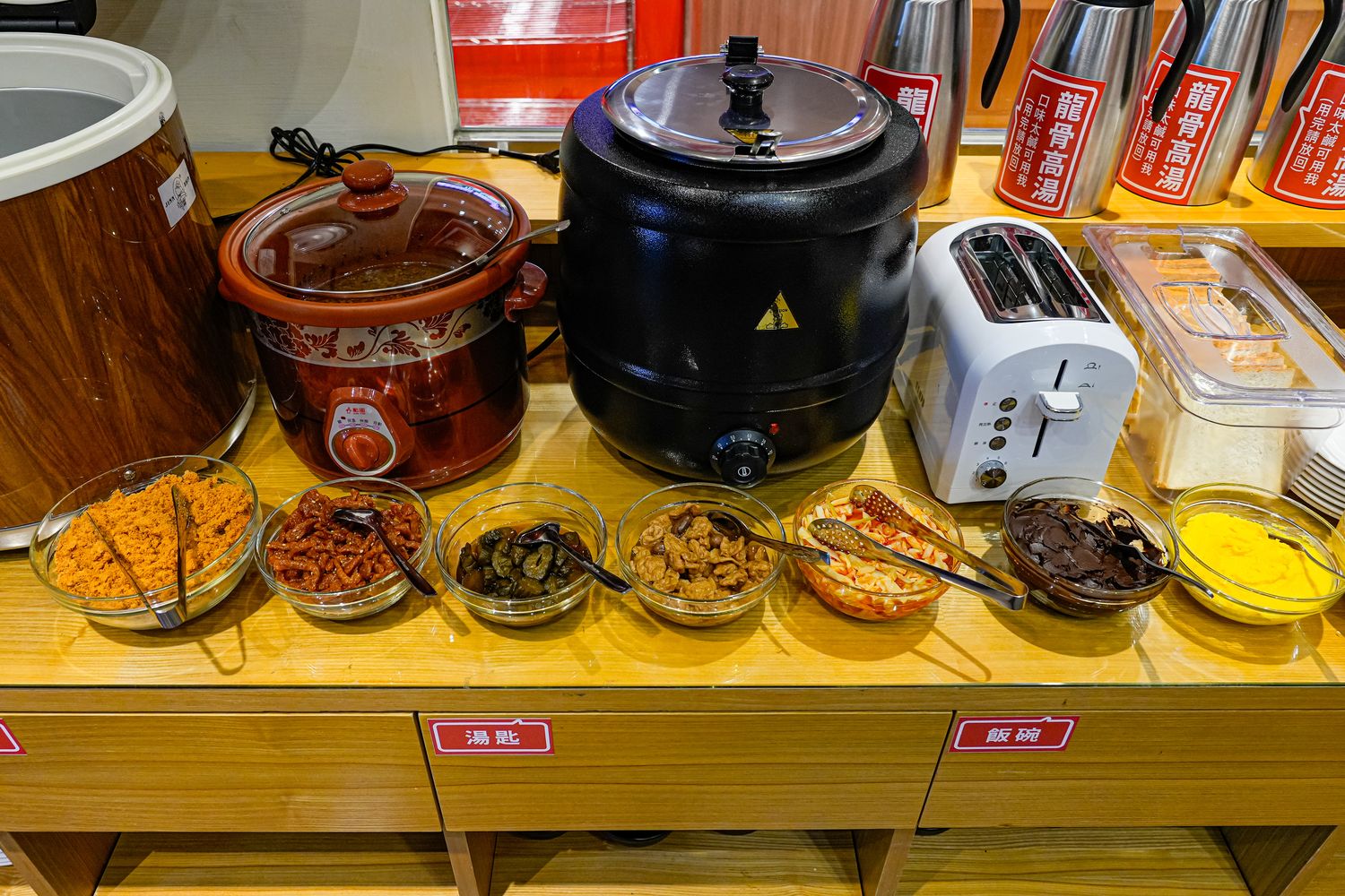 錄鼎記酸菜魚 屏東店|新開幕屏東酸菜魚， 288 元起自助吧吃到飽! @混血珊莎的奇幻旅程