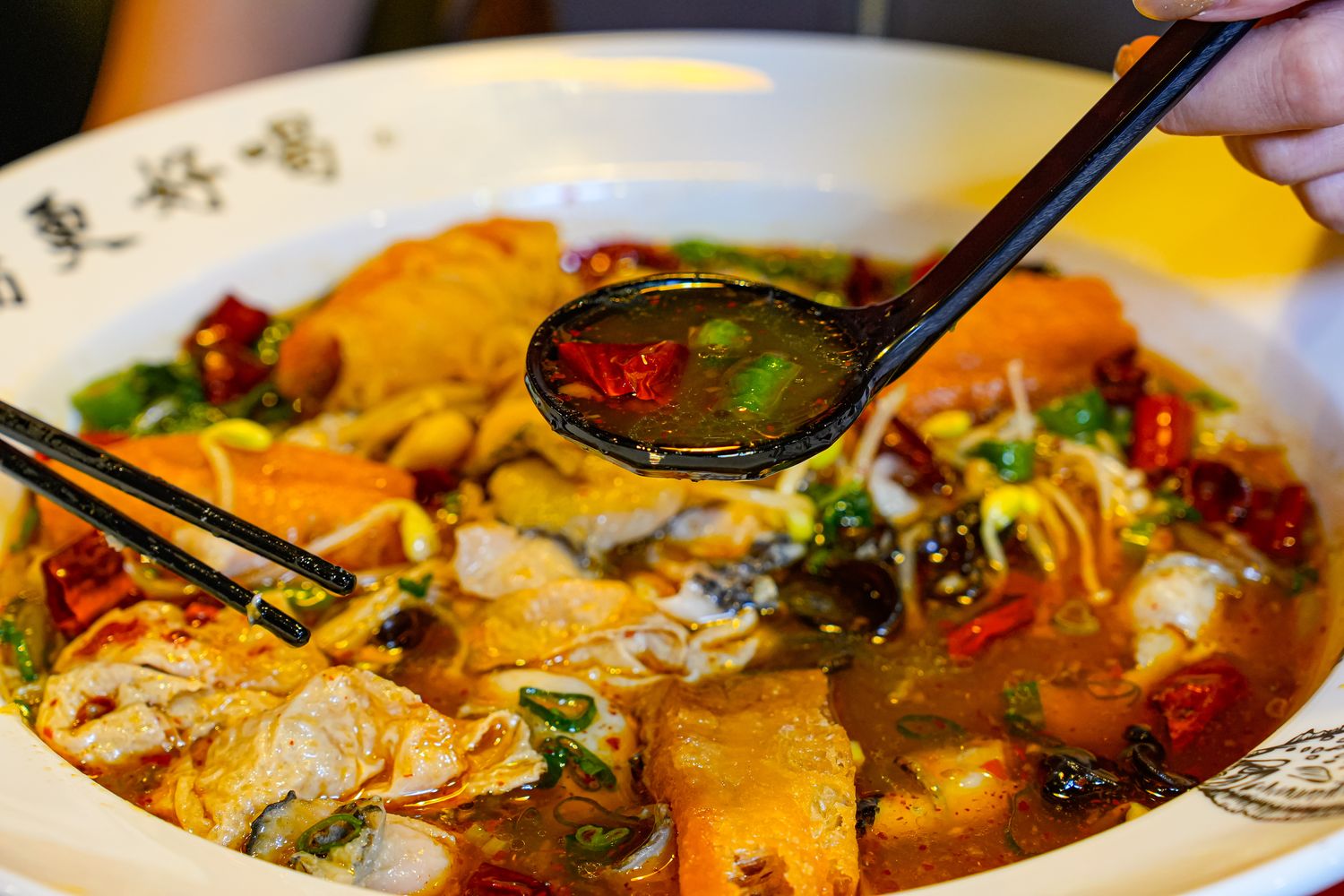 錄鼎記酸菜魚 屏東店|新開幕屏東酸菜魚， 288 元起自助吧吃到飽! @混血珊莎的奇幻旅程