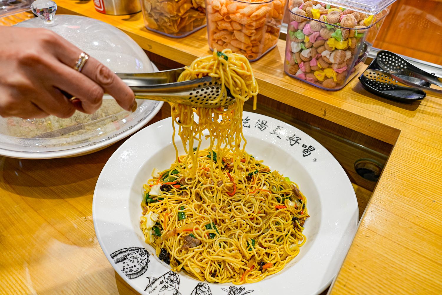 錄鼎記酸菜魚 屏東店|新開幕屏東酸菜魚， 288 元起自助吧吃到飽! @混血珊莎的奇幻旅程
