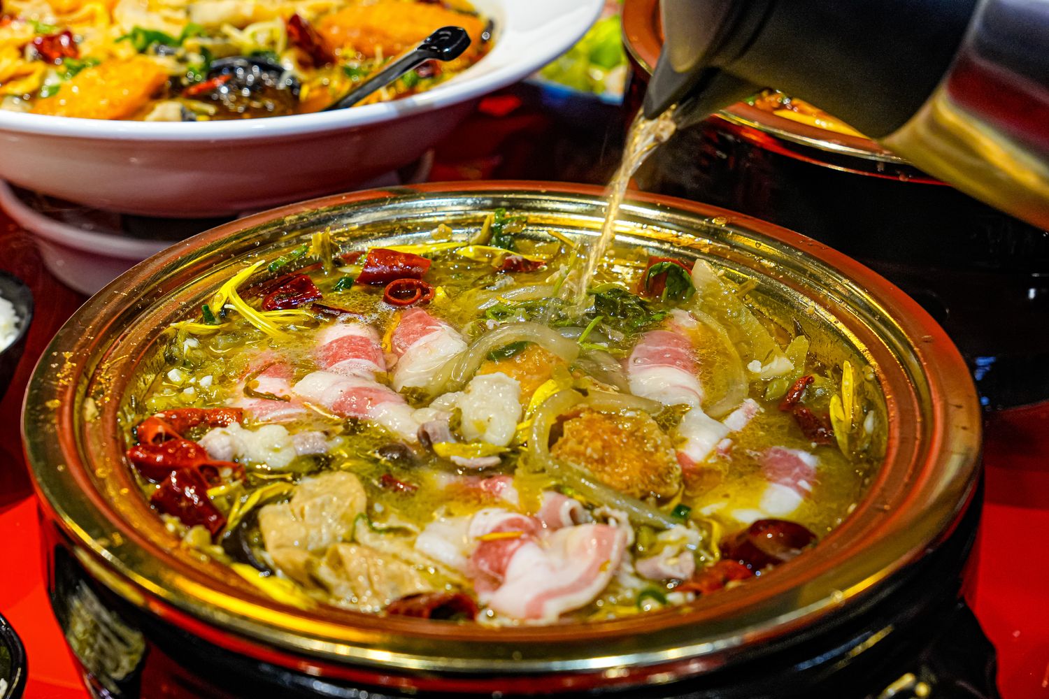 錄鼎記酸菜魚 屏東店|新開幕屏東酸菜魚， 288 元起自助吧吃到飽! @混血珊莎的奇幻旅程