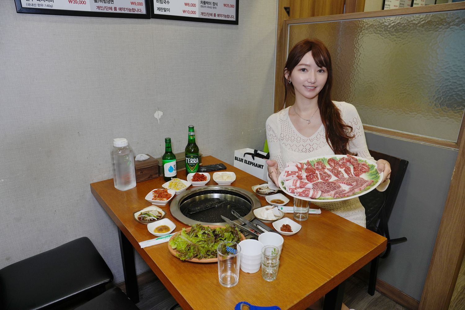 明洞韓牛房｜明洞美食老店，專人幫烤線上中文預約! @混血珊莎的奇幻旅程