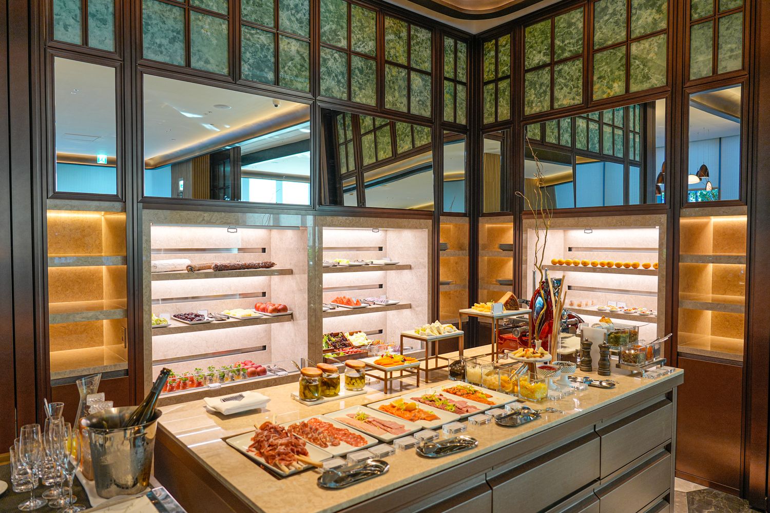 臺中勤美洲際酒店｜新開幕五星奢華飯店，夢幻空中花園泳池! @混血珊莎的奇幻旅程
