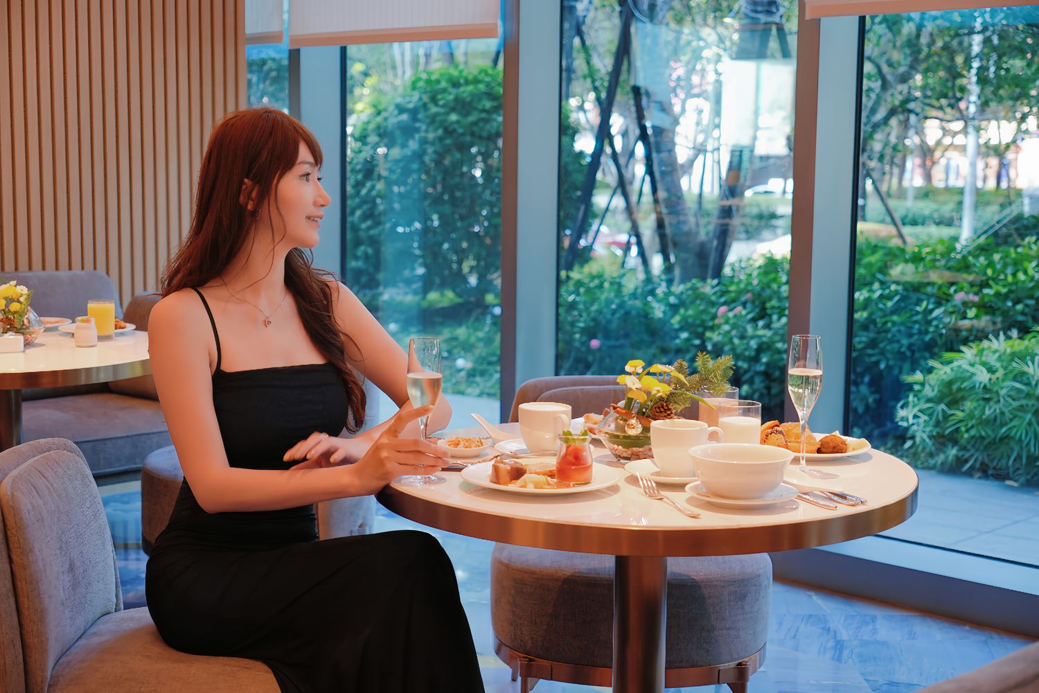 臺中勤美洲際酒店｜新開幕五星奢華飯店，夢幻空中花園泳池! @混血珊莎的奇幻旅程