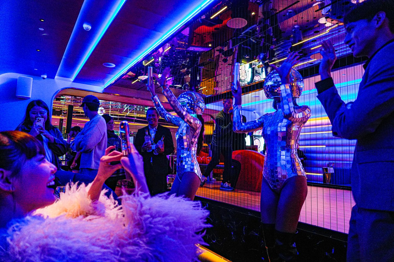 Rolling Bar 滾 BAR｜臺中勤美洲際酒店酒吧，質感摩登新地標! @混血珊莎的奇幻旅程