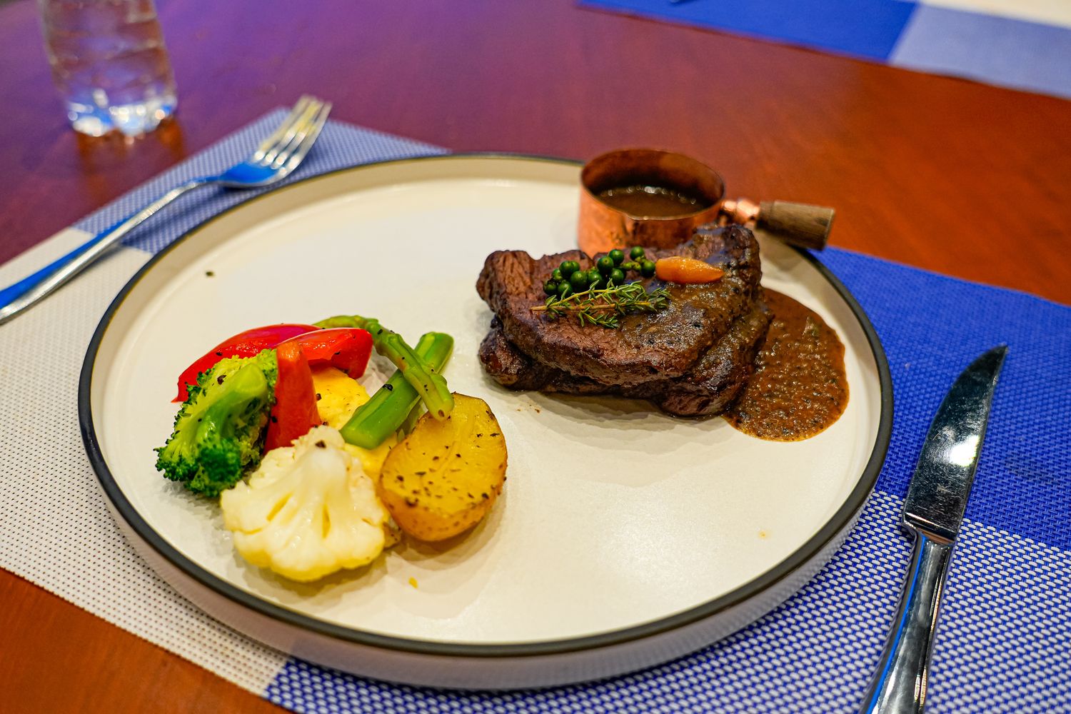 【2025富國島美食】精選 15 間富國島餐廳,夢幻沙灘日落、火舞高空酒吧! @混血珊莎的奇幻旅程 【2025富國島美食】精選 15 間富國島餐廳,夢幻沙灘日落、火舞高空酒吧! @混血珊莎的奇幻旅程