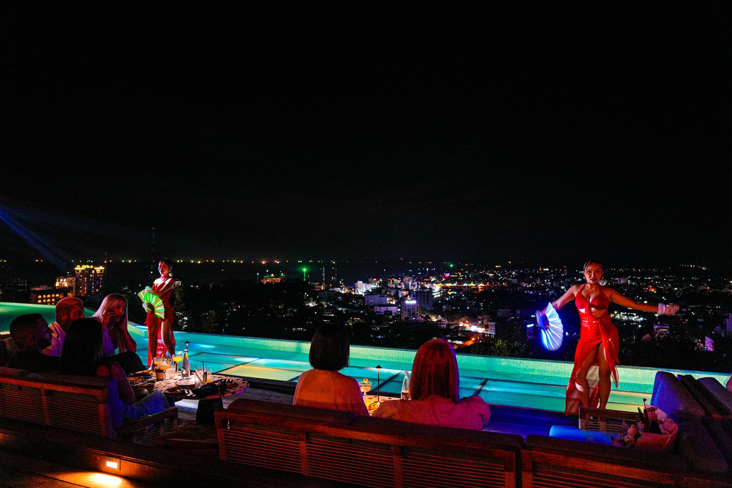 【2025富國島火舞餐廳】精選 3 間富國島夜生活酒吧，打卡遊客愛店! @混血珊莎的奇幻旅程