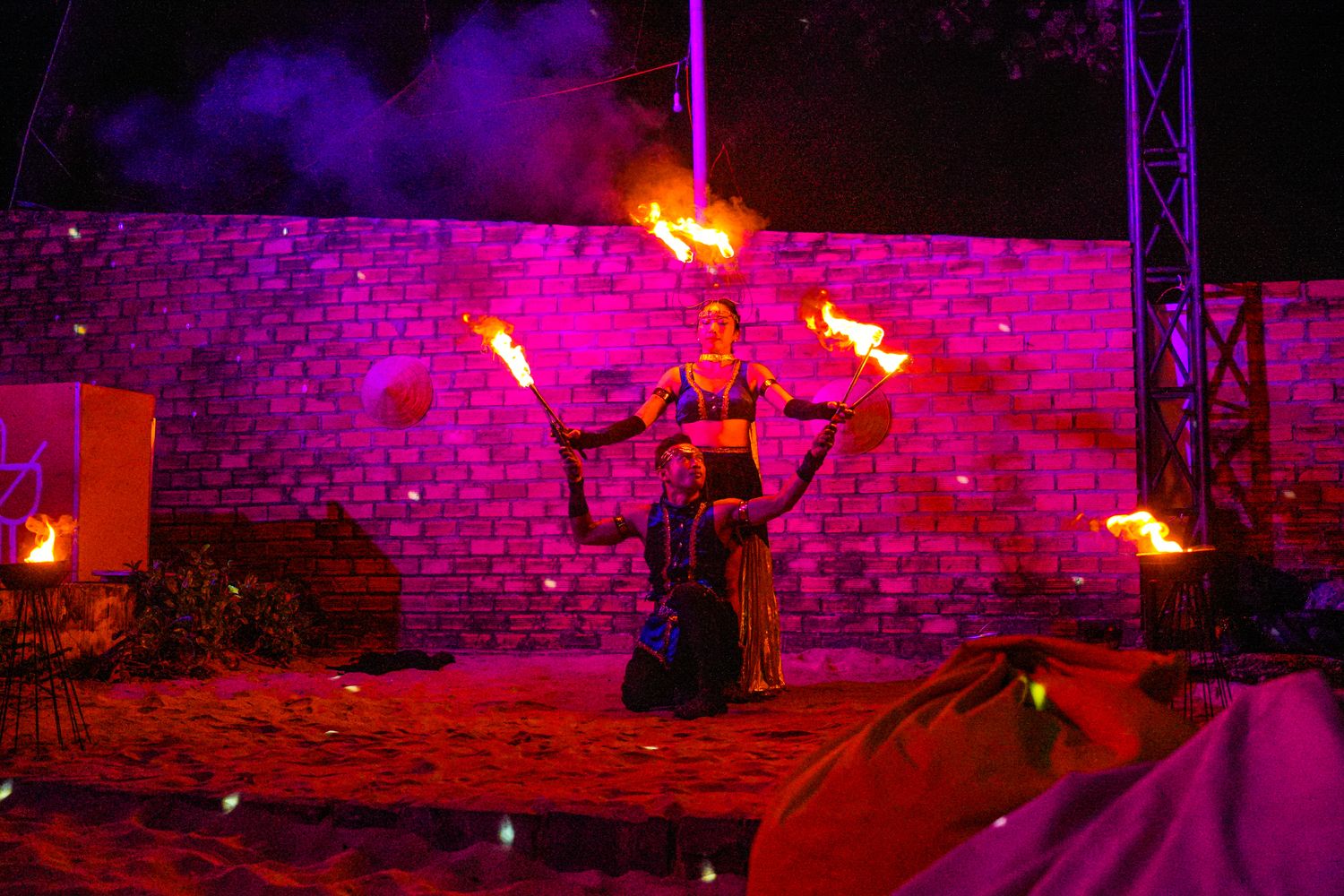 【2025富國島火舞餐廳】精選 3 間富國島夜生活酒吧，打卡遊客愛店! @混血珊莎的奇幻旅程