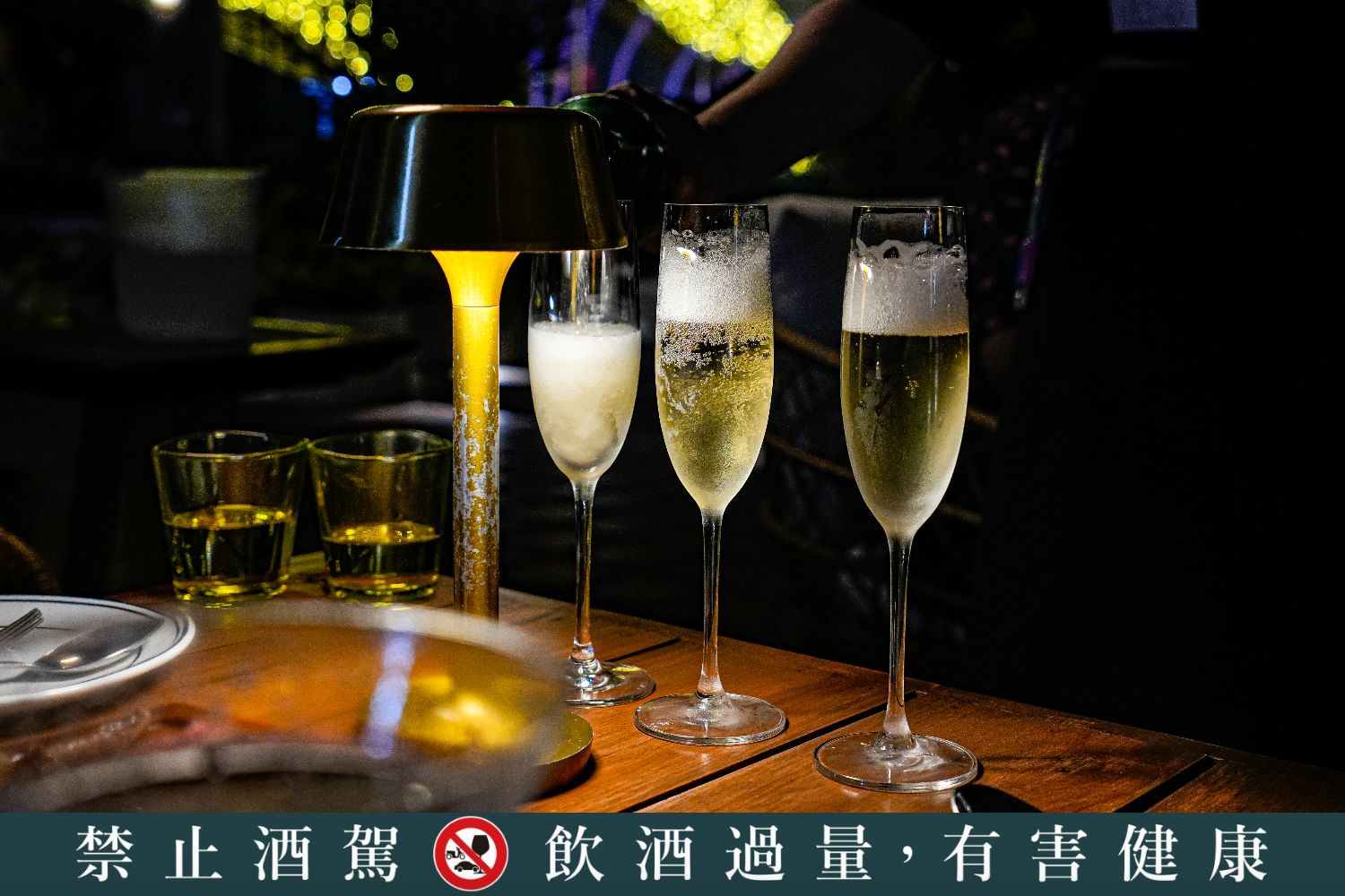Moon Whale｜芭達雅酒吧戶外日落打卡點，結合餐酒館、早午餐複合式經營! @混血珊莎的奇幻旅程