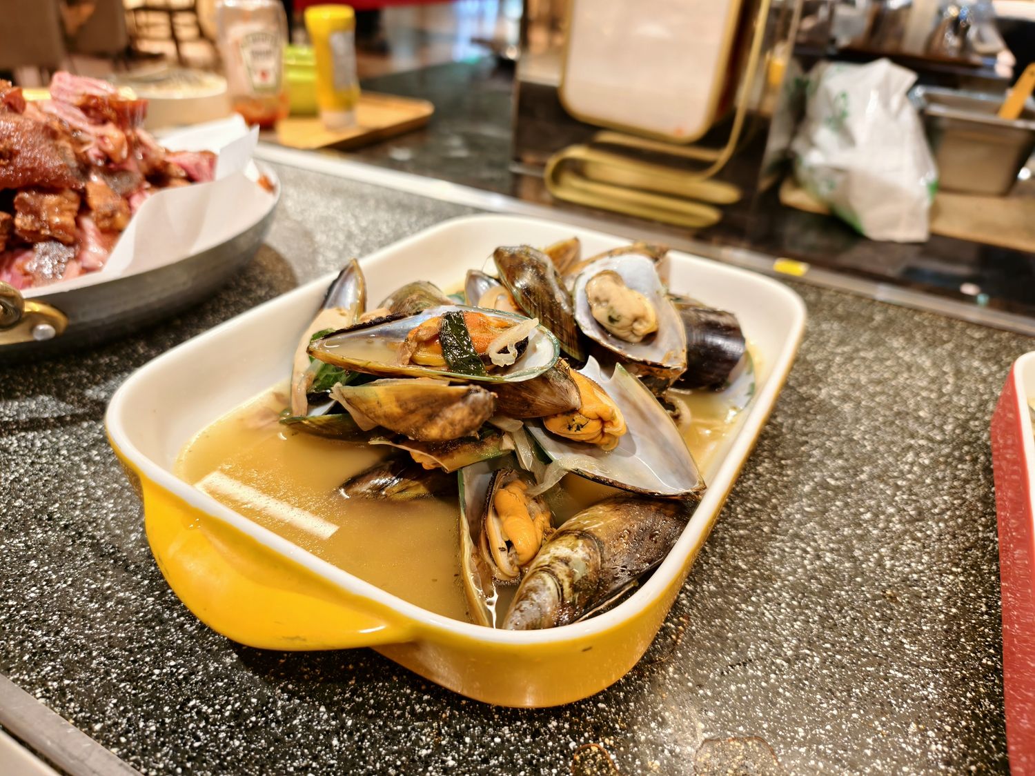 豐FOOD海陸百匯 鮪魚季｜台北自助餐吃到飽，澎湃現流海鮮多國料理任你吃，週五限定鮪魚現切秀! @混血珊莎的奇幻旅程