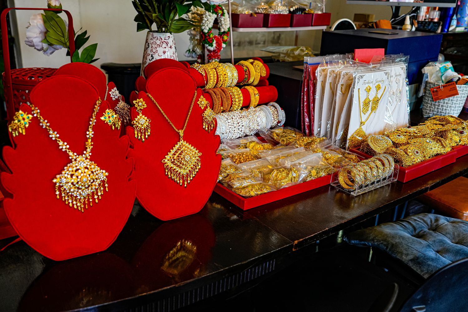 Cherd-Chay Thai Glory|預約制曼谷泰服體驗，免費髮型服務，漫步老城區風華! @混血珊莎的奇幻旅程